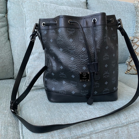 MCM Black Leather Heritage Bucket Bag - Picture 4 of 9